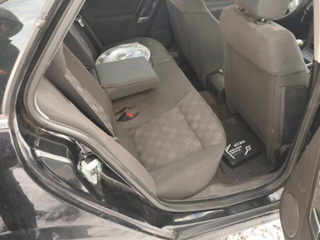 Черный Опель Вектра, объемом двигателя 1.8 л и пробегом 200 тыс. км за 1750 $, фото 11 на Automoto.ua