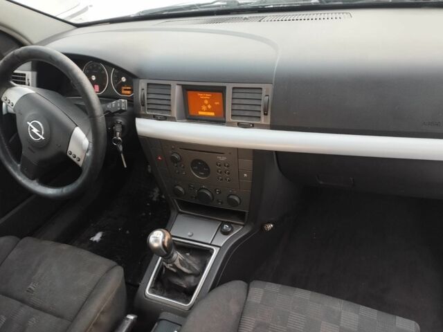 Черный Опель Вектра, объемом двигателя 1.8 л и пробегом 200 тыс. км за 1750 $, фото 9 на Automoto.ua