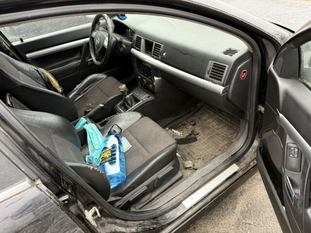 Черный Опель Вектра, объемом двигателя 1.9 л и пробегом 320 тыс. км за 825 $, фото 7 на Automoto.ua