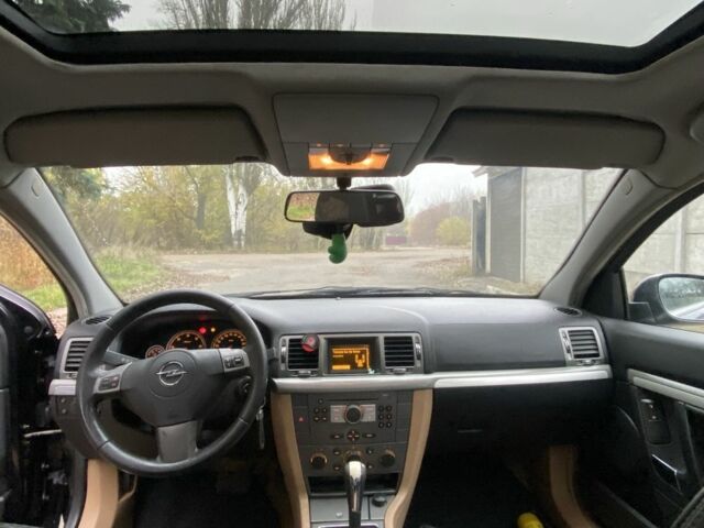 Черный Опель Вектра, объемом двигателя 1.9 л и пробегом 320 тыс. км за 4250 $, фото 11 на Automoto.ua