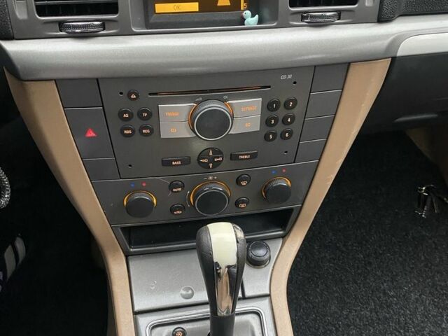 Черный Опель Вектра, объемом двигателя 1.9 л и пробегом 320 тыс. км за 4250 $, фото 13 на Automoto.ua