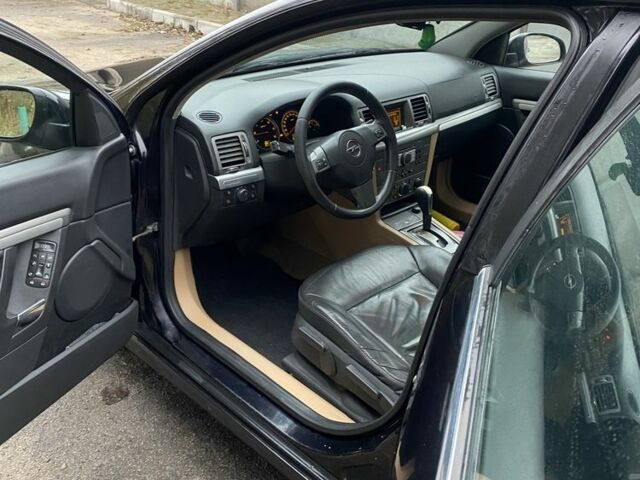 Черный Опель Вектра, объемом двигателя 1.9 л и пробегом 320 тыс. км за 4250 $, фото 10 на Automoto.ua