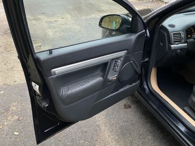 Черный Опель Вектра, объемом двигателя 1.9 л и пробегом 320 тыс. км за 4250 $, фото 9 на Automoto.ua