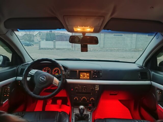 Черный Опель Вектра, объемом двигателя 2.2 л и пробегом 351 тыс. км за 3950 $, фото 8 на Automoto.ua