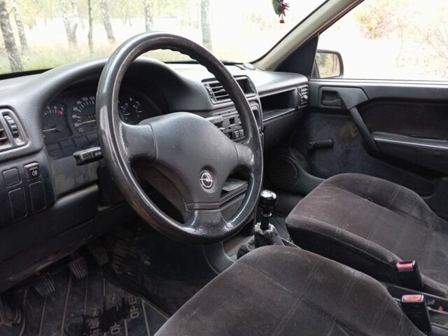 Черный Опель Вектра, объемом двигателя 0 л и пробегом 220 тыс. км за 1550 $, фото 4 на Automoto.ua