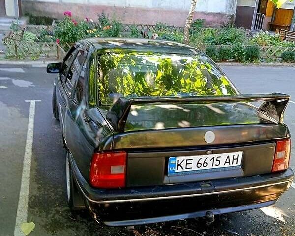 Черный Опель Вектра, объемом двигателя 2 л и пробегом 280 тыс. км за 1550 $, фото 2 на Automoto.ua