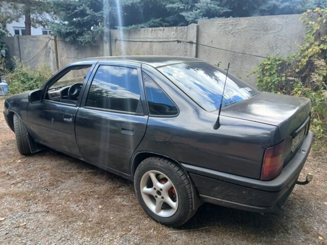 Черный Опель Вектра, объемом двигателя 2 л и пробегом 3 тыс. км за 1500 $, фото 2 на Automoto.ua