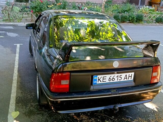 Черный Опель Вектра, объемом двигателя 2 л и пробегом 0 тыс. км за 1550 $, фото 3 на Automoto.ua
