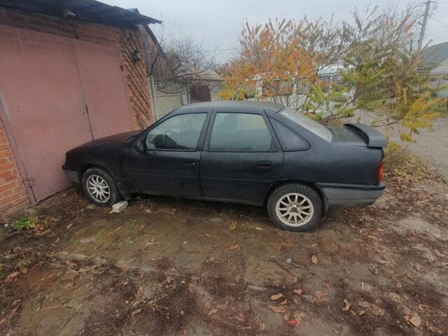 Черный Опель Вектра, объемом двигателя 2 л и пробегом 150 тыс. км за 700 $, фото 1 на Automoto.ua