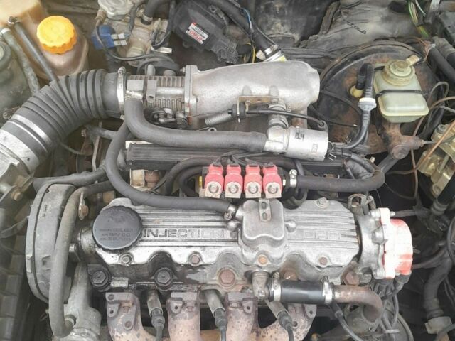 Черный Опель Вектра, объемом двигателя 2 л и пробегом 150 тыс. км за 700 $, фото 7 на Automoto.ua