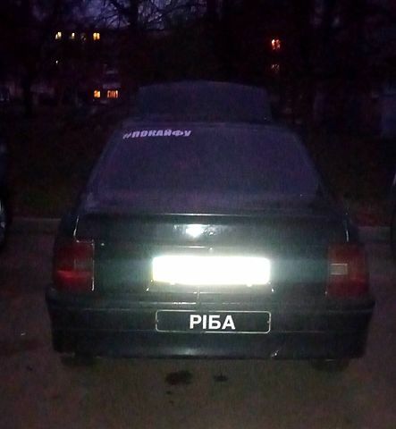 Чорний Опель Вектра, об'ємом двигуна 20 л та пробігом 0 тис. км за 1100 $, фото 3 на Automoto.ua