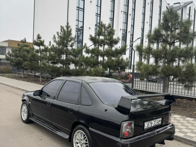 Черный Опель Вектра, объемом двигателя 2 л и пробегом 130 тыс. км за 1300 $, фото 5 на Automoto.ua