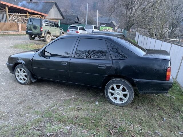 Черный Опель Вектра, объемом двигателя 1.8 л и пробегом 200 тыс. км за 800 $, фото 1 на Automoto.ua