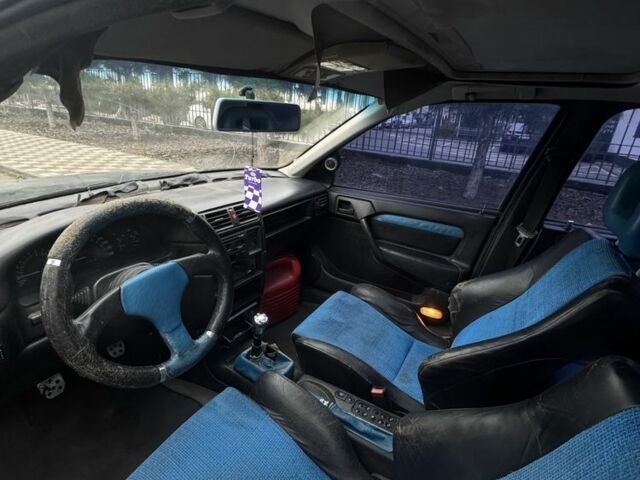 Черный Опель Вектра, объемом двигателя 2 л и пробегом 130 тыс. км за 1300 $, фото 6 на Automoto.ua