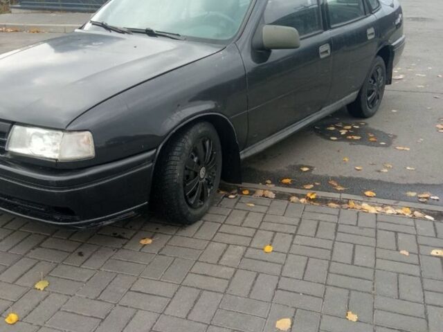 Черный Опель Вектра, объемом двигателя 1.6 л и пробегом 200 тыс. км за 750 $, фото 2 на Automoto.ua