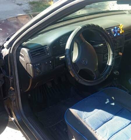 Черный Опель Вектра, объемом двигателя 2 л и пробегом 420 тыс. км за 2000 $, фото 6 на Automoto.ua