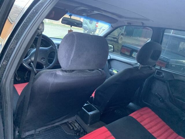 Черный Опель Вектра, объемом двигателя 1.8 л и пробегом 200 тыс. км за 800 $, фото 4 на Automoto.ua