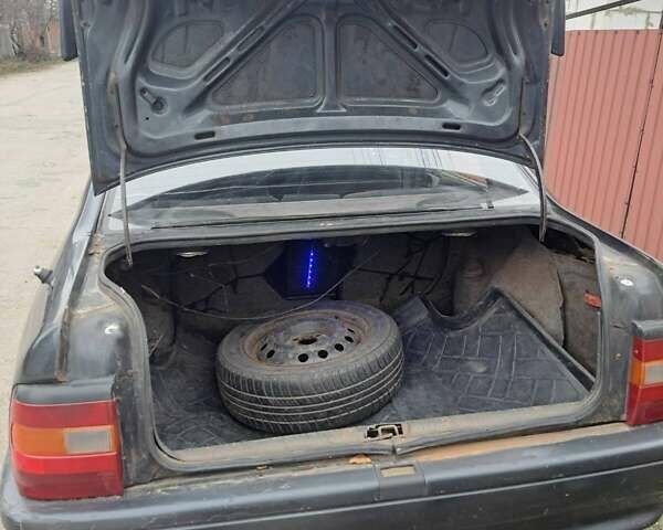 Чорний Опель Вектра, об'ємом двигуна 1.6 л та пробігом 392 тис. км за 1500 $, фото 10 на Automoto.ua