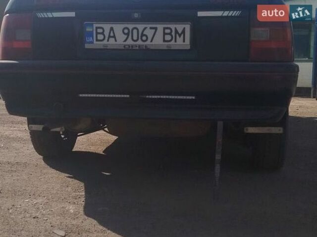 Черный Опель Вектра, объемом двигателя 1.8 л и пробегом 150 тыс. км за 1300 $, фото 6 на Automoto.ua