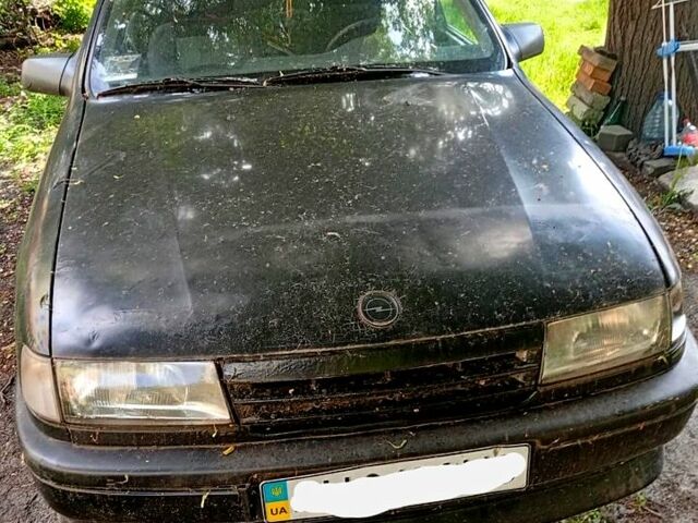 Черный Опель Вектра, объемом двигателя 1.8 л и пробегом 256 тыс. км за 800 $, фото 1 на Automoto.ua