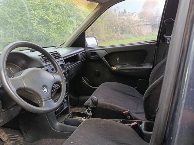 Черный Опель Вектра, объемом двигателя 1.6 л и пробегом 382 тыс. км за 750 $, фото 2 на Automoto.ua