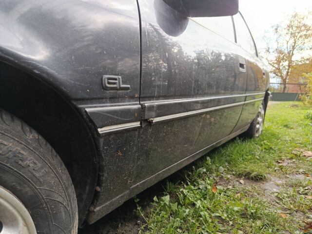 Черный Опель Вектра, объемом двигателя 1.6 л и пробегом 382 тыс. км за 750 $, фото 5 на Automoto.ua