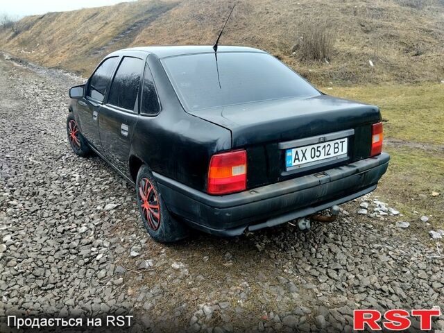 Черный Опель Вектра, объемом двигателя 1.8 л и пробегом 500 тыс. км за 900 $, фото 3 на Automoto.ua