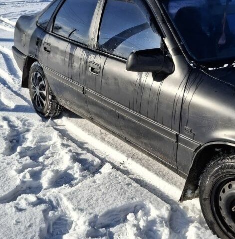 Чорний Опель Вектра, об'ємом двигуна 1.8 л та пробігом 200 тис. км за 1140 $, фото 2 на Automoto.ua