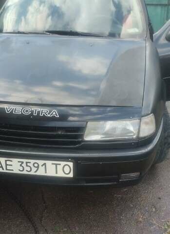 Черный Опель Вектра, объемом двигателя 1.6 л и пробегом 300 тыс. км за 1300 $, фото 7 на Automoto.ua