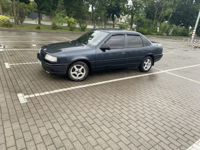 Черный Опель Вектра, объемом двигателя 1.6 л и пробегом 317 тыс. км за 1450 $, фото 1 на Automoto.ua