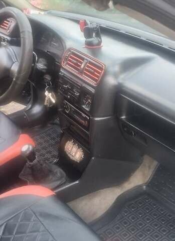 Черный Опель Вектра, объемом двигателя 1.6 л и пробегом 300 тыс. км за 1300 $, фото 5 на Automoto.ua