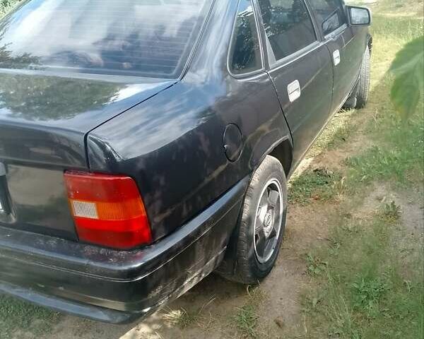 Черный Опель Вектра, объемом двигателя 1.6 л и пробегом 532 тыс. км за 1700 $, фото 3 на Automoto.ua