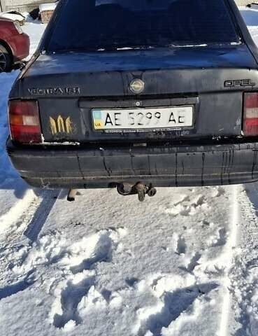 Черный Опель Вектра, объемом двигателя 1.8 л и пробегом 200 тыс. км за 1140 $, фото 2 на Automoto.ua