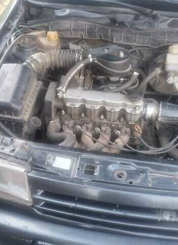 Черный Опель Вектра, объемом двигателя 1.6 л и пробегом 300 тыс. км за 1300 $, фото 6 на Automoto.ua