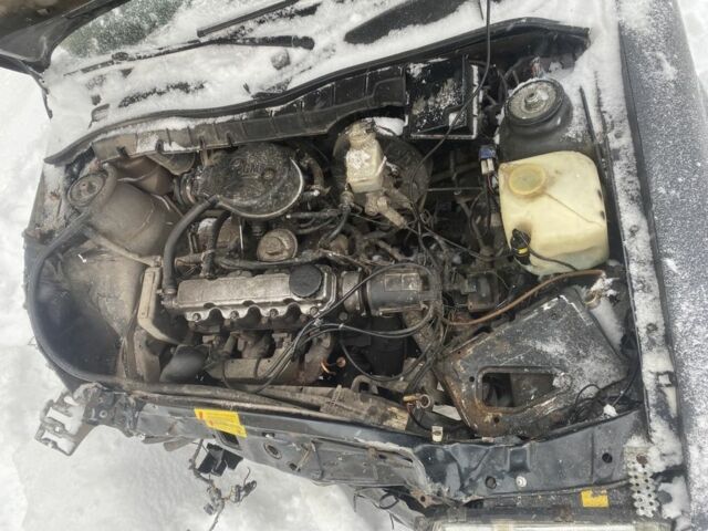 Чорний Опель Вектра, об'ємом двигуна 1.6 л та пробігом 300 тис. км за 350 $, фото 11 на Automoto.ua