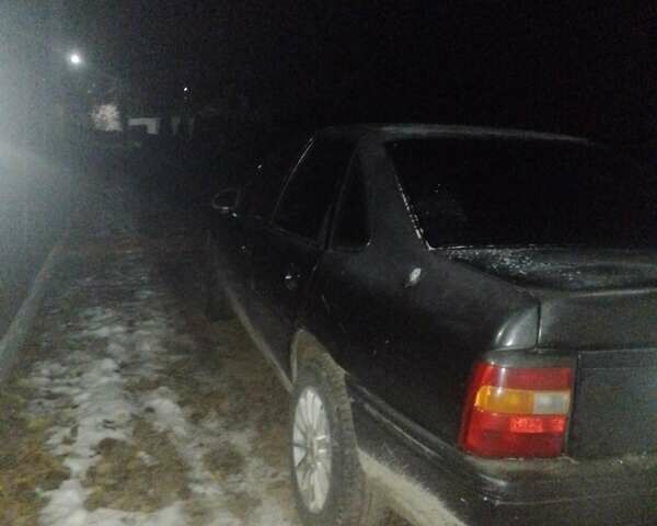Черный Опель Вектра, объемом двигателя 2 л и пробегом 333 тыс. км за 1350 $, фото 1 на Automoto.ua