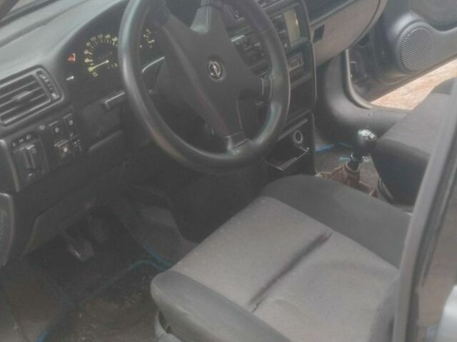 Черный Опель Вектра, объемом двигателя 2 л и пробегом 1000 тыс. км за 1650 $, фото 7 на Automoto.ua