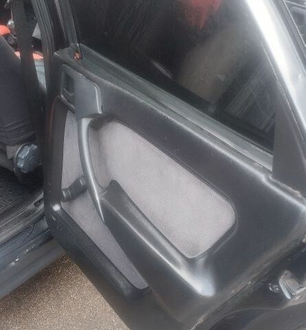 Черный Опель Вектра, объемом двигателя 1.6 л и пробегом 300 тыс. км за 1300 $, фото 4 на Automoto.ua