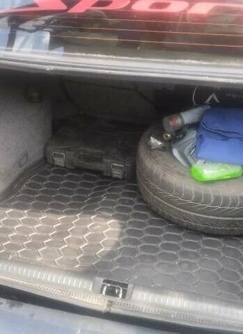 Черный Опель Вектра, объемом двигателя 1.6 л и пробегом 300 тыс. км за 1300 $, фото 1 на Automoto.ua