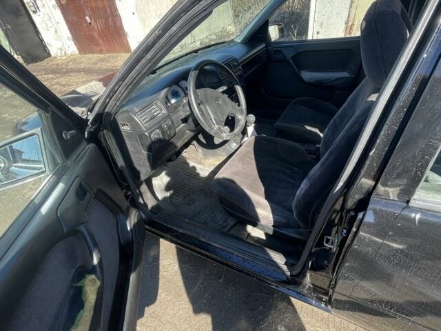 Черный Опель Вектра, объемом двигателя 1.8 л и пробегом 230 тыс. км за 1400 $, фото 7 на Automoto.ua