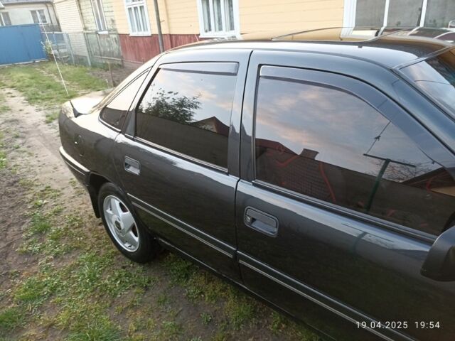 Черный Опель Вектра, объемом двигателя 2 л и пробегом 420 тыс. км за 1700 $, фото 6 на Automoto.ua