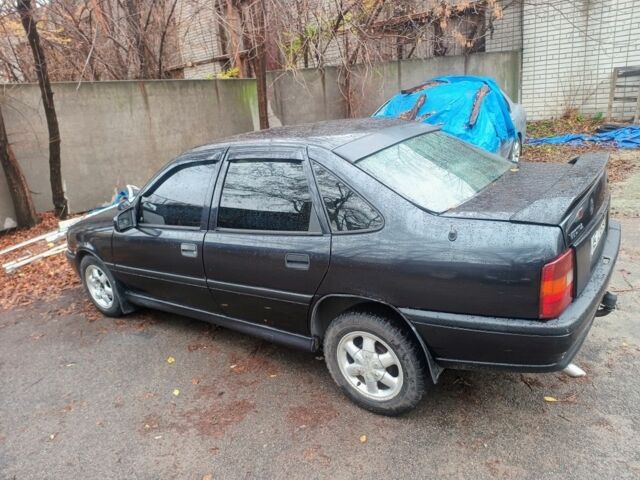 Черный Опель Вектра, объемом двигателя 1.7 л и пробегом 300 тыс. км за 1496 $, фото 1 на Automoto.ua