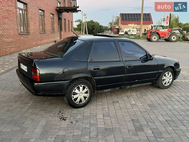Черный Опель Вектра, объемом двигателя 1.8 л и пробегом 350 тыс. км за 750 $, фото 5 на Automoto.ua