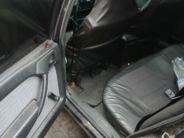 Черный Опель Вектра, объемом двигателя 2 л и пробегом 500 тыс. км за 1040 $, фото 6 на Automoto.ua