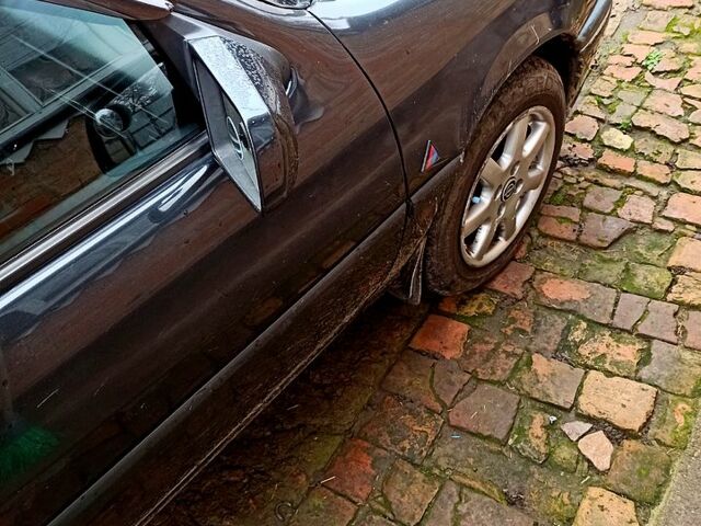 Черный Опель Вектра, объемом двигателя 1.6 л и пробегом 0 тыс. км за 1600 $, фото 1 на Automoto.ua