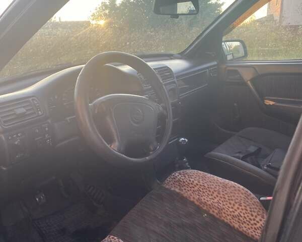 Чорний Опель Вектра, об'ємом двигуна 1.8 л та пробігом 577 тис. км за 1100 $, фото 7 на Automoto.ua