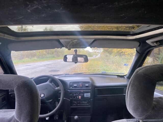 Черный Опель Вектра, объемом двигателя 2 л и пробегом 350 тыс. км за 1200 $, фото 1 на Automoto.ua