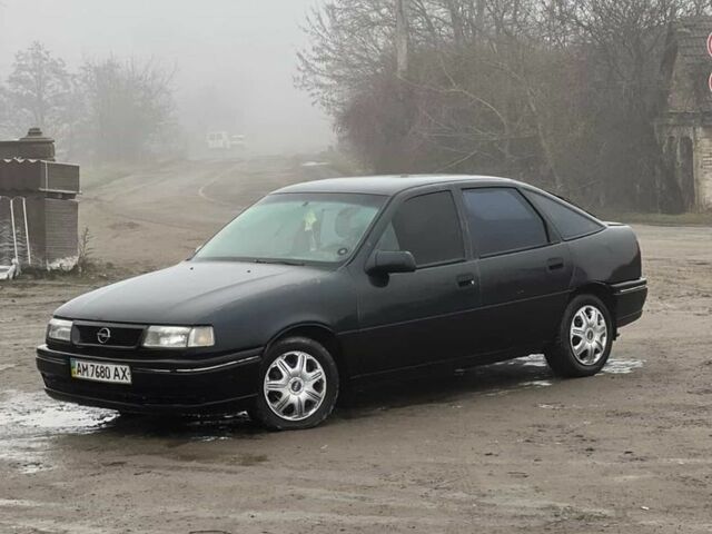 Чорний Опель Вектра, об'ємом двигуна 1.8 л та пробігом 300 тис. км за 1300 $, фото 3 на Automoto.ua