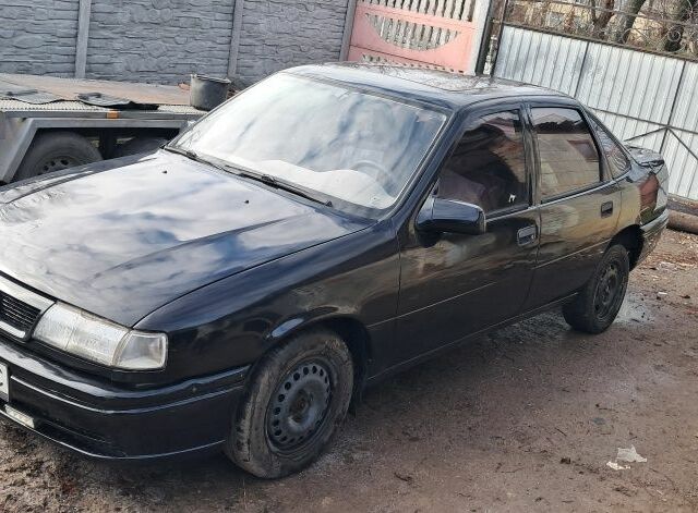 Чорний Опель Вектра, об'ємом двигуна 1.6 л та пробігом 200 тис. км за 2000 $, фото 1 на Automoto.ua
