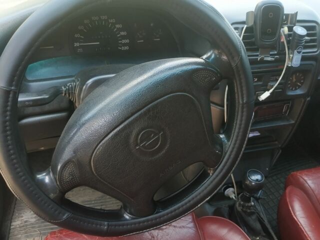 Черный Опель Вектра, объемом двигателя 1.8 л и пробегом 665 тыс. км за 1800 $, фото 4 на Automoto.ua